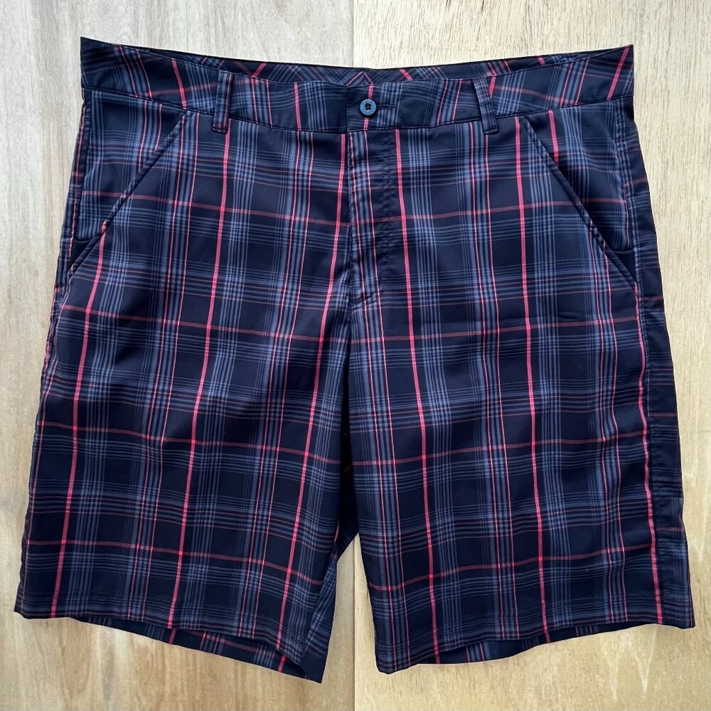 FILA SPORT GOLF SHORTS Men’s sz 40 Black Gray Plaid Flat Front Bermuda